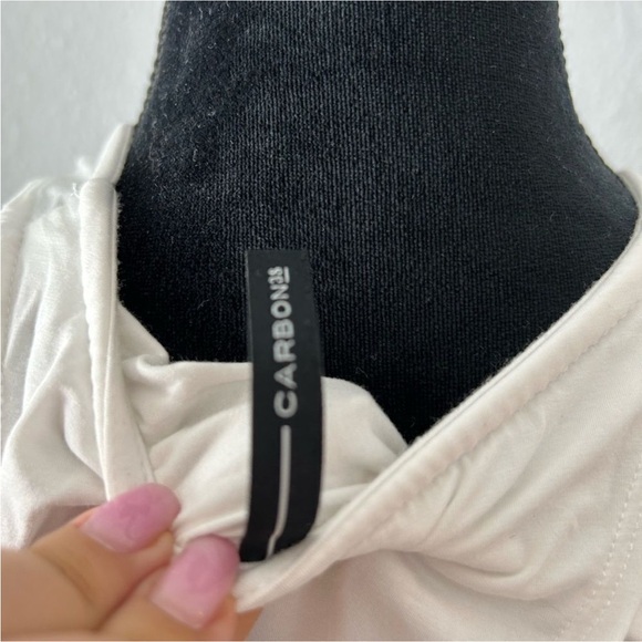 Carbon38 White Open-Back Tie Tank Top – Sleeveless Athletic Style - Picture 4 of 5